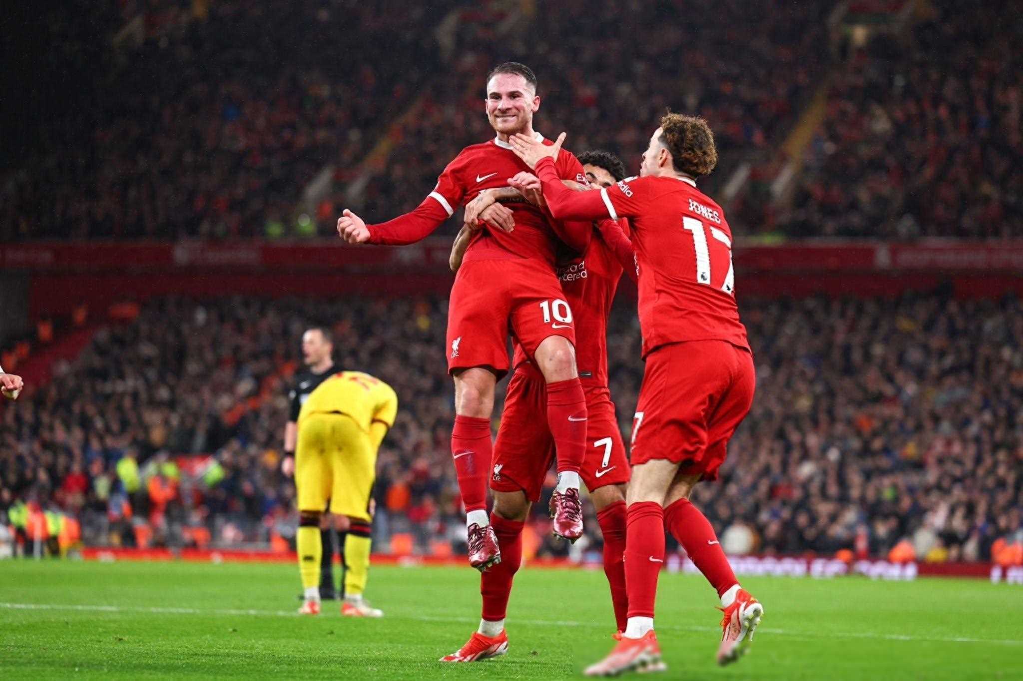 巴黎圣日耳曼轻松连胜，夺冠奖杯来者居上