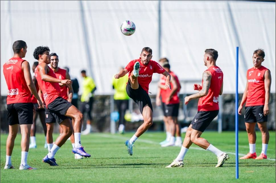 九游体育app-里尔球迷热情高涨，助威声不绝于耳的简单介绍