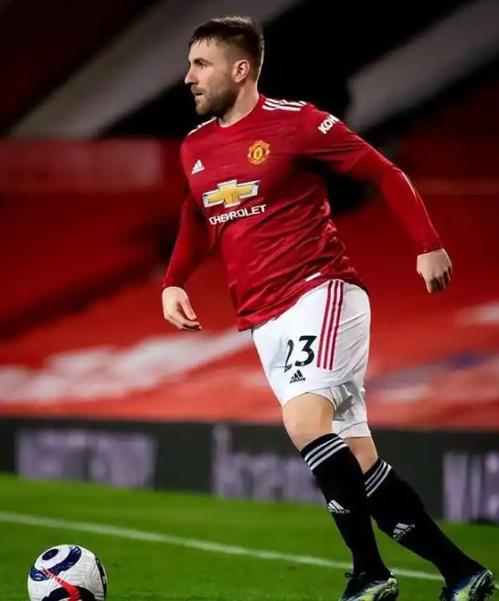 九游体育网页版-曼联门将连连出击：铁桶般防线重整雄心