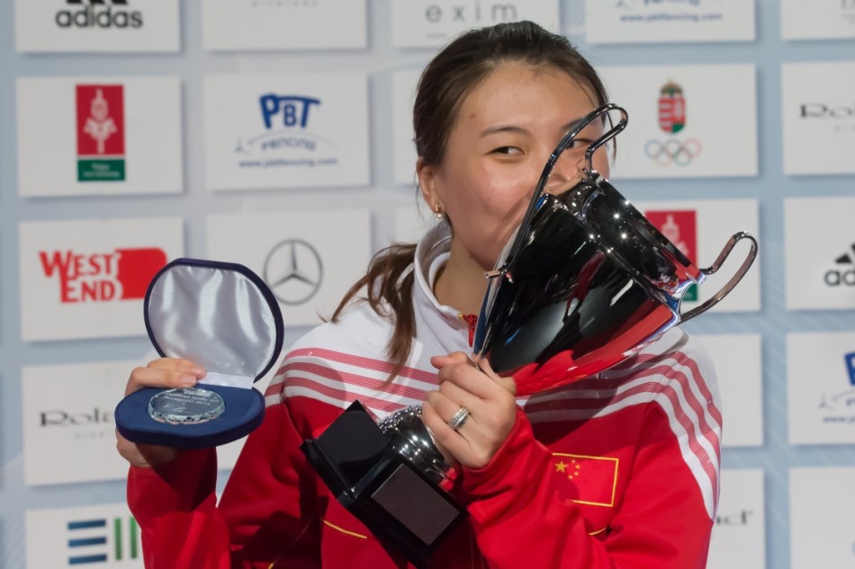 包含瑞士名将跻身击剑比赛第一，追逐荣耀的词条