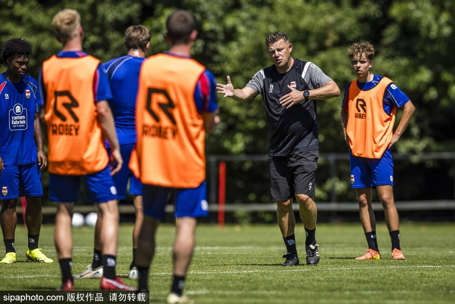 九游体育网页版入口-球队备战技术磨炼，实力逐步增强