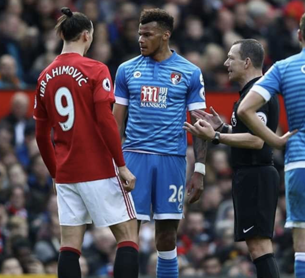 明斯特队在比赛中全力拼搏取得胜利 明斯特队在比赛中全力拼搏取得胜利