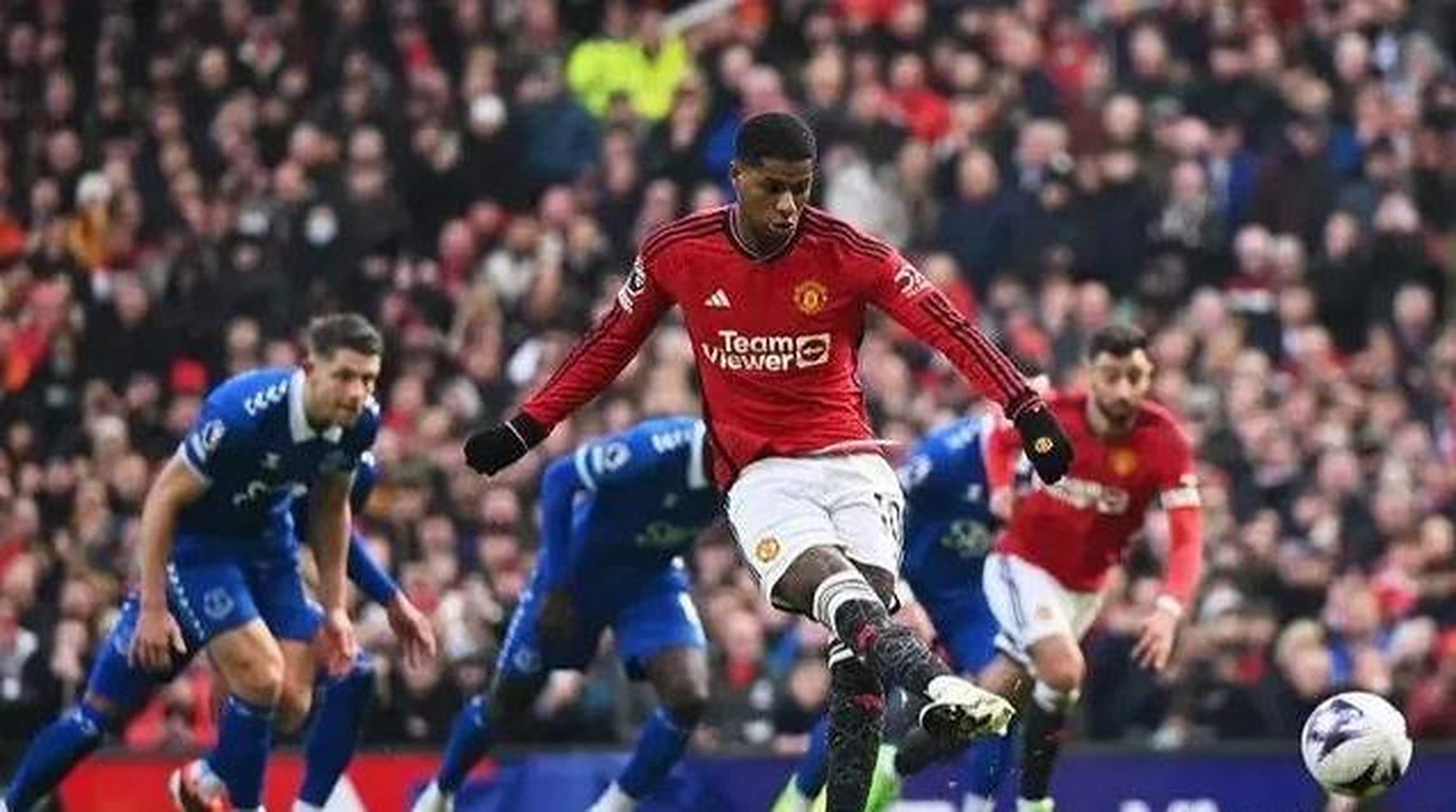 包含曼联客场不敌巴黎圣日耳曼，遭遇失利的词条