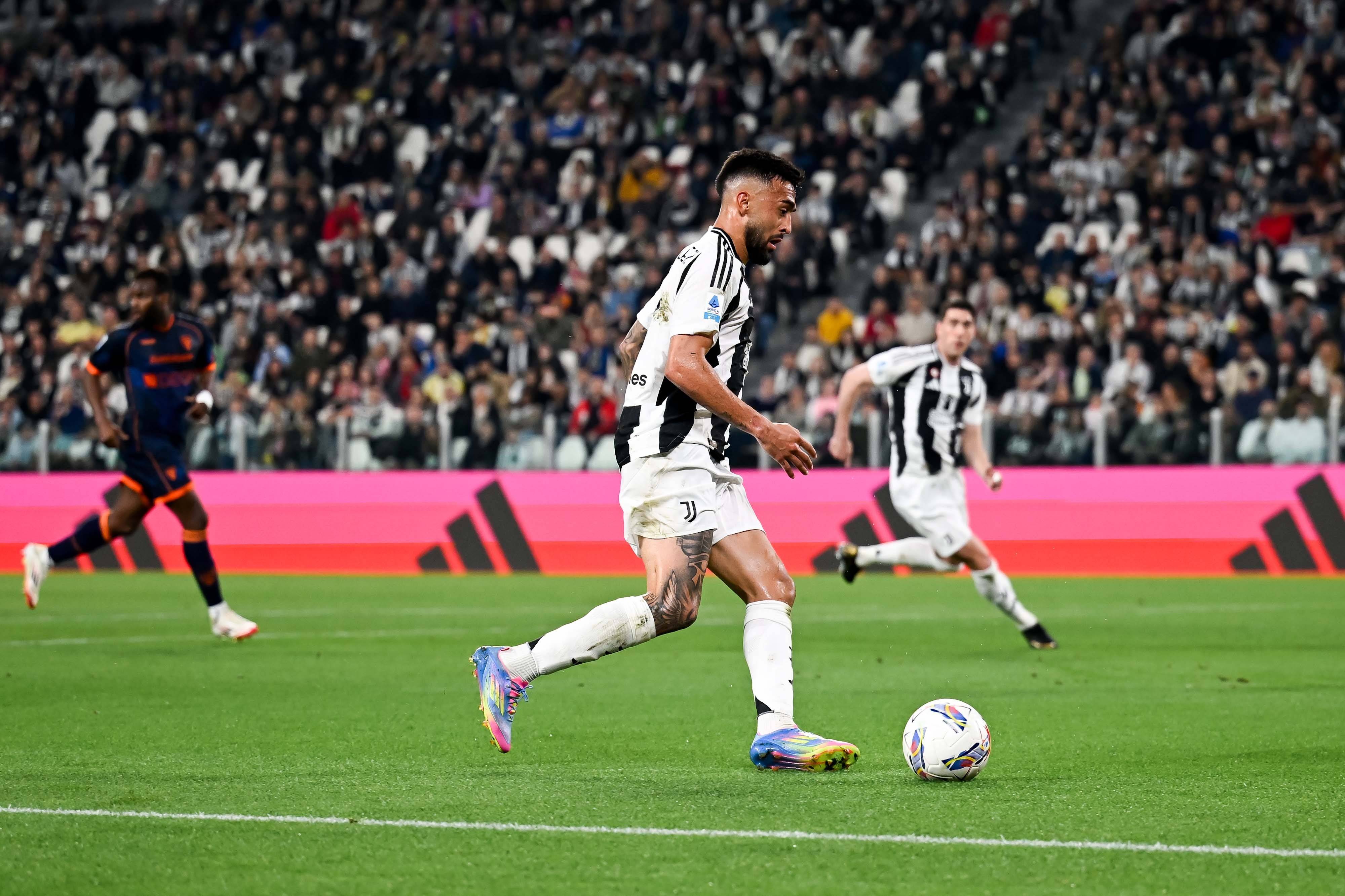 九游体育中国官网-意甲比赛中一名球员的关键进球成为焦点