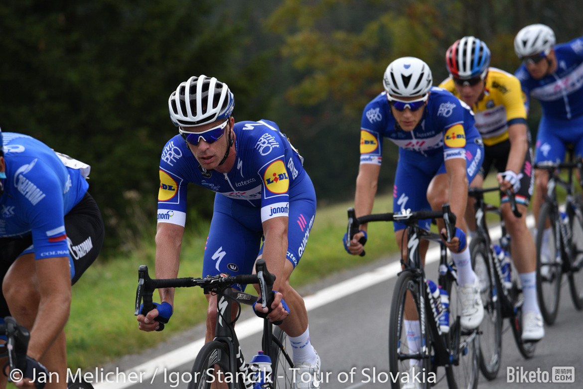 九游体育app-包含斯洛伐克队成功突围，晋级下一轮比赛的词条