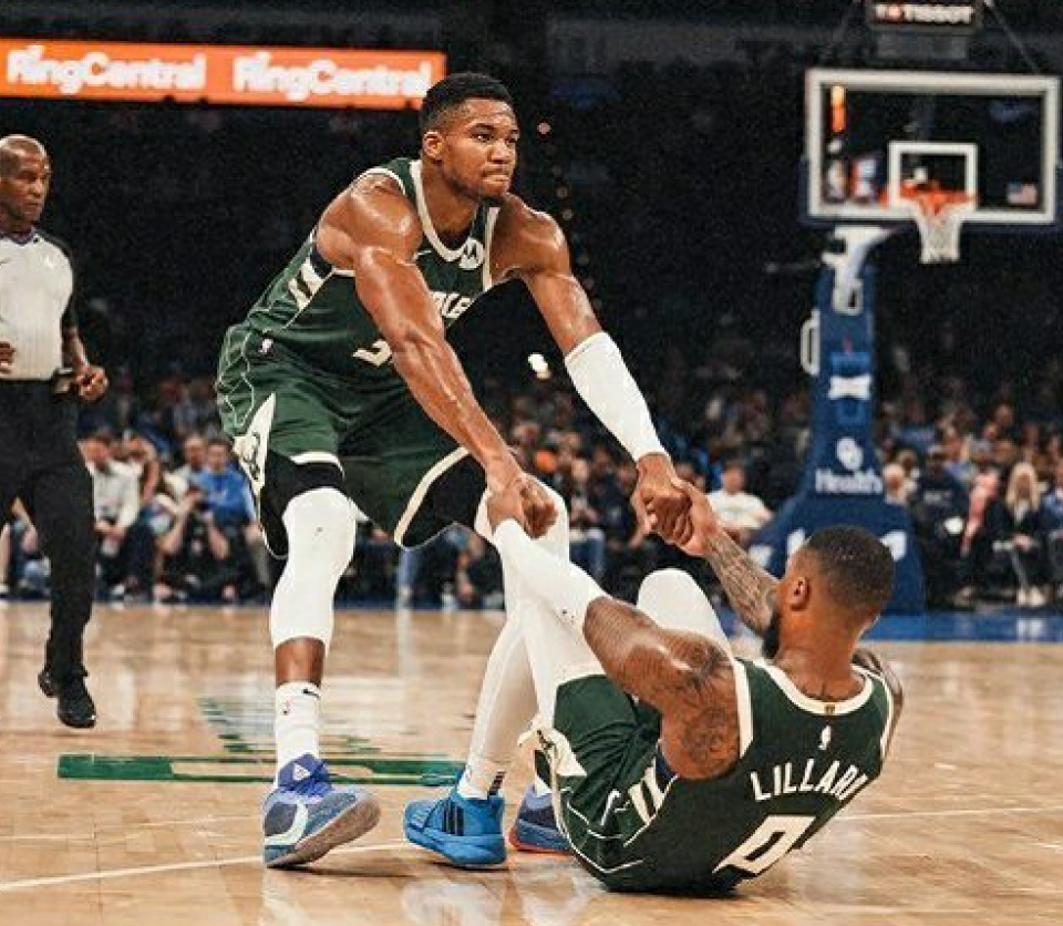 雄鹿主场擒下爵士,稳守东部第一 雄鹿主场擒下爵士,稳守东部第一