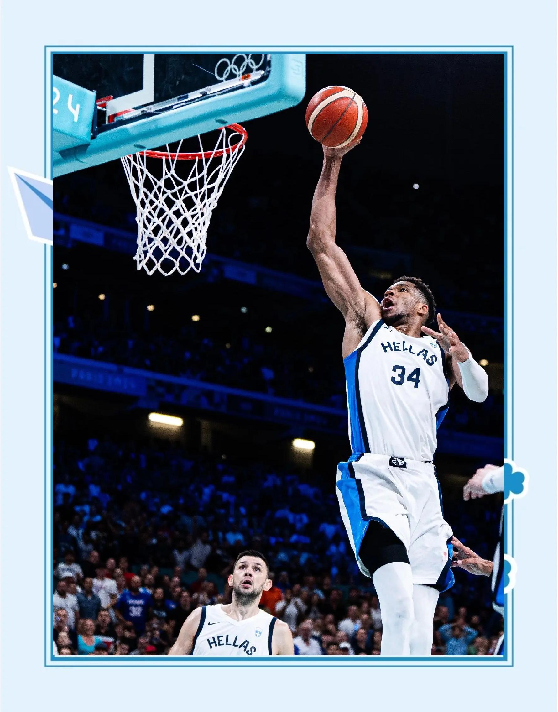 加拿大队在比赛中全力以赴争胜！