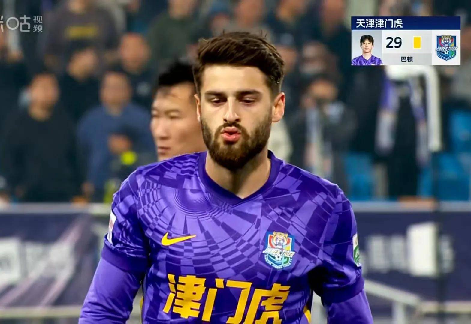 九游体育官网-上港前锋独中两元，助球队逆转战局