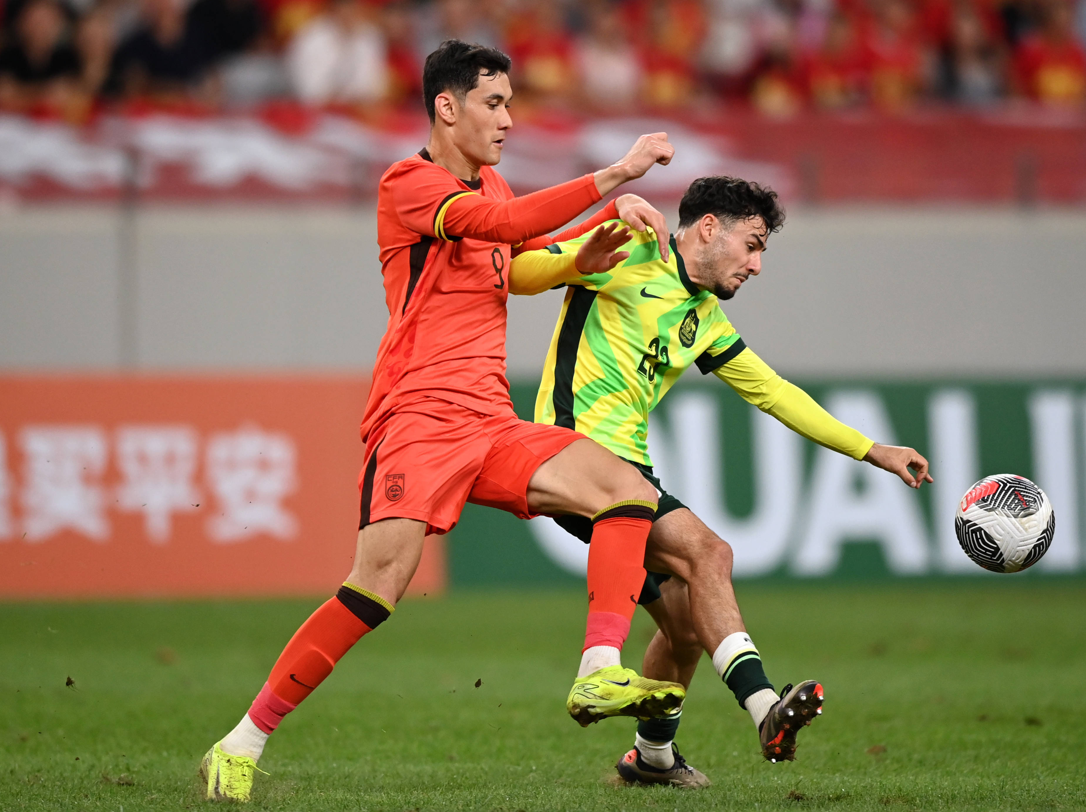 九游体育登录-亚洲球队备战洲际足球巅峰赛事