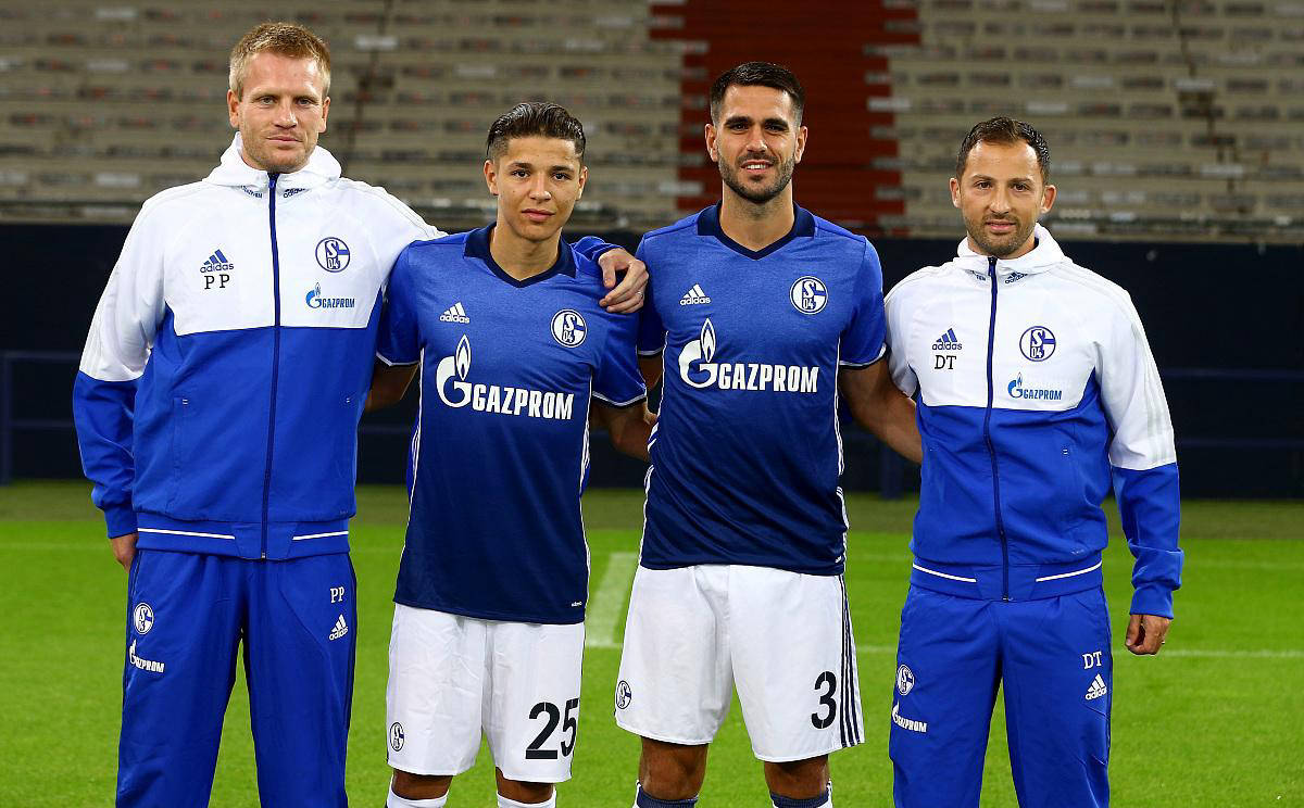 包含沙尔克04遭遇失利，战绩下滑！的词条