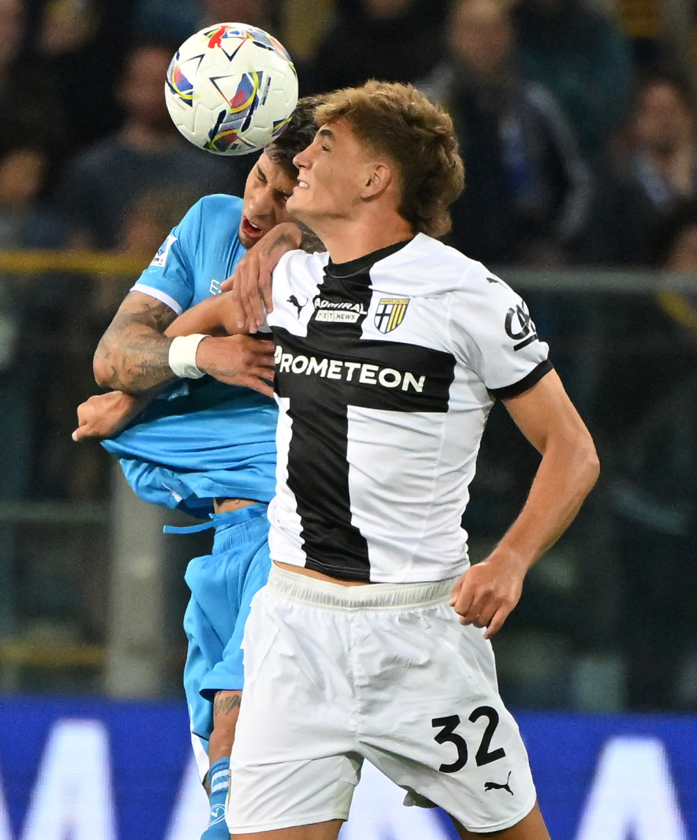 包含尤文图斯逼平帕尔马，榜首位置不变的词条