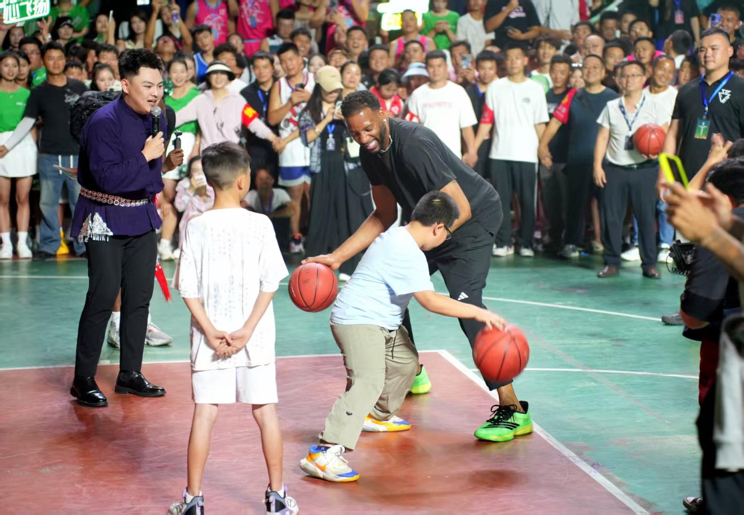 包含篮球明星实力PK,现场气氛热烈的词条 包含篮球明星实力PK,现场气氛热烈的词条