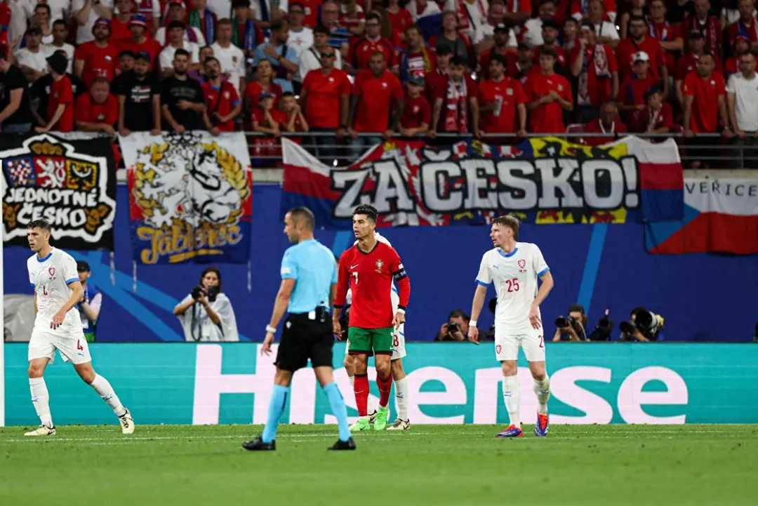 精彩足球赛事吸引着无数目光 精彩足球赛事吸引着无数目光